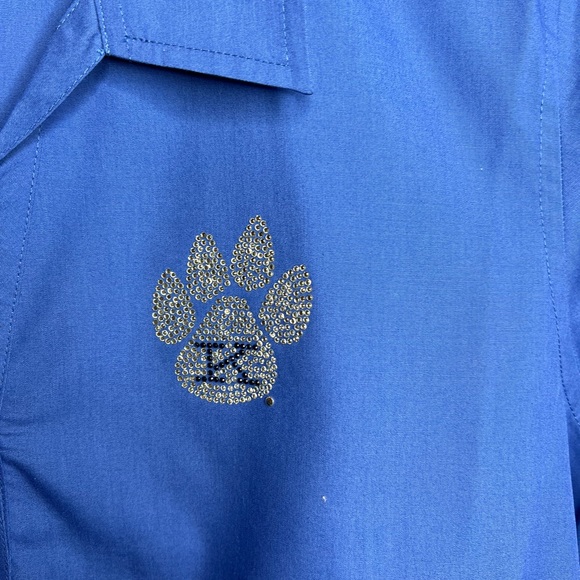 University of Kentucky Blouse with Bling Paw Print Size Medium - Picture 2 of 4